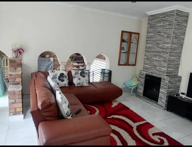 3 bed property to rent in WINCHESTER HILLS